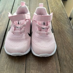 Little girl Nike pink shoes 6c